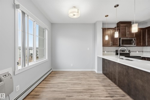 414 812 Welsh Drive, Edmonton, AB - Indoor Photo Showing Kitchen