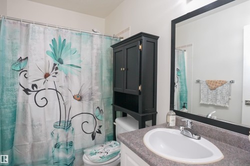 12711 128 Street, Edmonton, AB - Indoor Photo Showing Bathroom