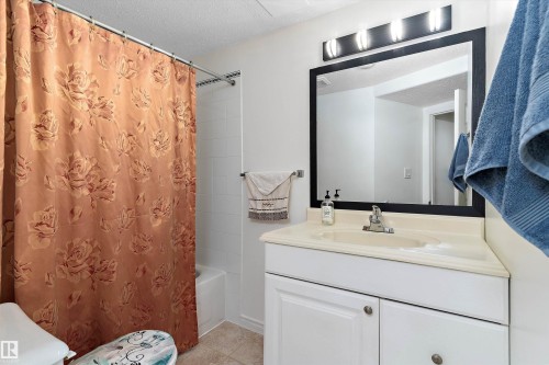 12711 128 Street, Edmonton, AB - Indoor Photo Showing Bathroom