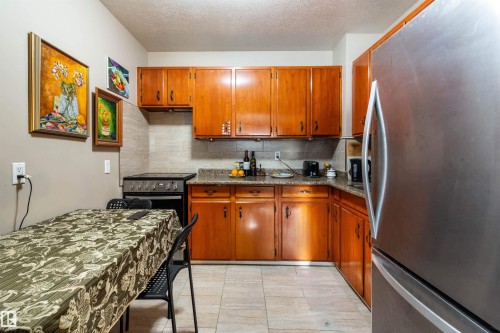 6 15431 93 Avenue, Edmonton, AB - Indoor Photo Showing Kitchen