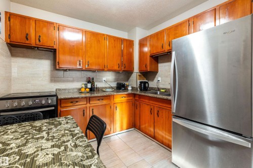 6 15431 93 Avenue, Edmonton, AB - Indoor Photo Showing Kitchen With Double Sink