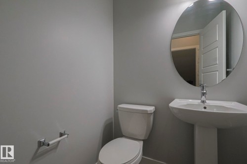 1653 Plum Circle Circle, Edmonton, AB - Indoor Photo Showing Bathroom