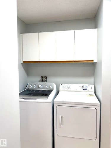 1480 Jefferys Crescent, Edmonton, AB - Indoor Photo Showing Laundry Room
