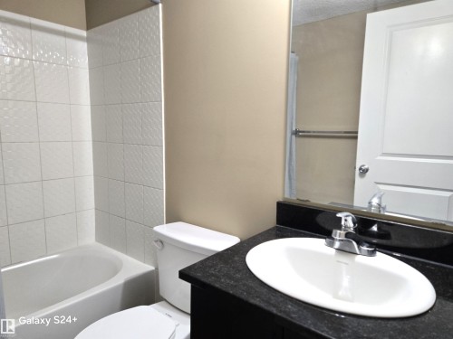 310 3207 James Mowatt Trail, Edmonton, AB - Indoor Photo Showing Bathroom