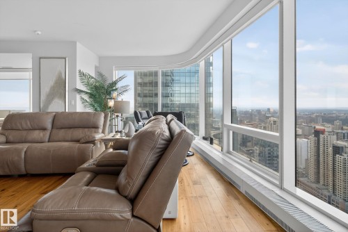 4206 10360 102 Street, Edmonton, AB - Indoor Photo Showing Living Room