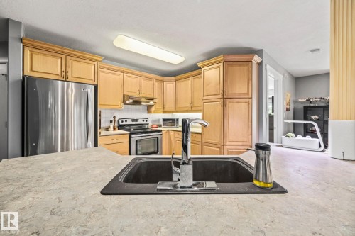 107 6708 90 Avenue, Edmonton, AB - Indoor Photo Showing Kitchen