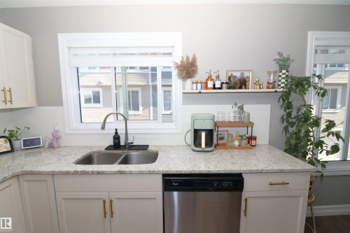29 1508 105 Street, Edmonton, AB - Indoor Photo Showing Kitchen With Double Sink