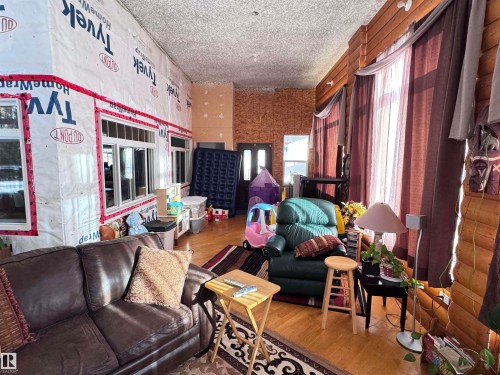 673001A Rge Road 215, Rural Athabasca County, AB - Indoor Photo Showing Living Room