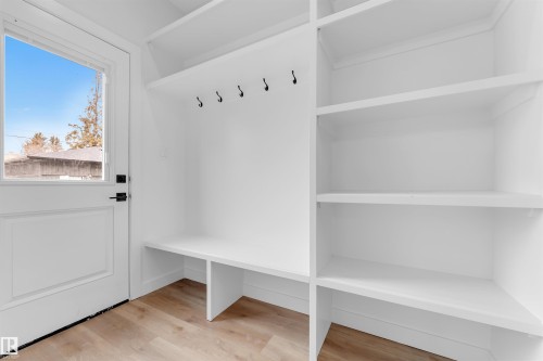 7934 77 Avenue, Edmonton, AB - Indoor