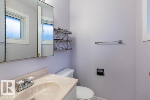 15224 117 Street, Edmonton, AB - Indoor Photo Showing Bathroom