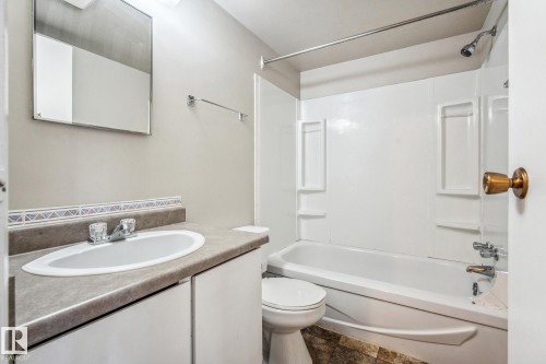 22 11265 31 Avenue, Edmonton, AB - Indoor Photo Showing Bathroom