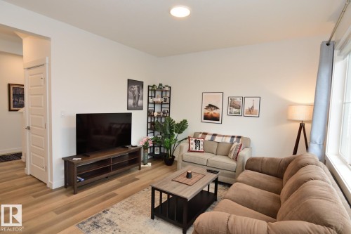 33 1910 Collip View, Edmonton, AB - Indoor Photo Showing Living Room