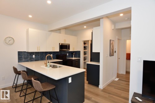 33 1910 Collip View, Edmonton, AB - Indoor Photo Showing Kitchen With Double Sink