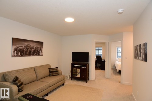 33 1910 Collip View, Edmonton, AB - Indoor Photo Showing Living Room