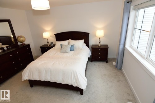 33 1910 Collip View, Edmonton, AB - Indoor Photo Showing Bedroom