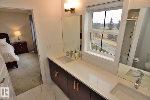 33 1910 Collip View, Edmonton, AB - Indoor Photo Showing Bathroom