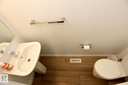 33 1910 Collip View, Edmonton, AB - Indoor Photo Showing Bathroom