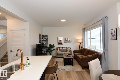 33 1910 Collip View, Edmonton, AB - Indoor Photo Showing Living Room