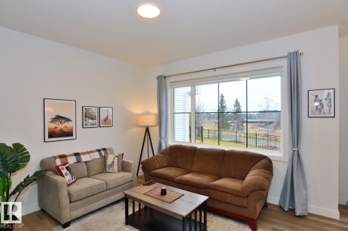 33 1910 Collip View, Edmonton, AB - Indoor Photo Showing Living Room