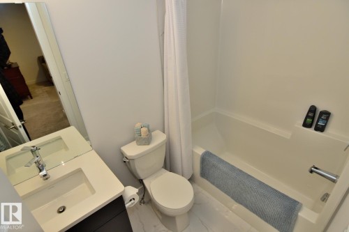 33 1910 Collip View, Edmonton, AB - Indoor Photo Showing Bathroom