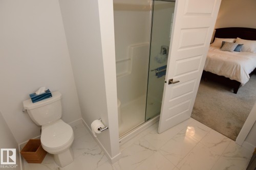 33 1910 Collip View, Edmonton, AB - Indoor Photo Showing Bathroom