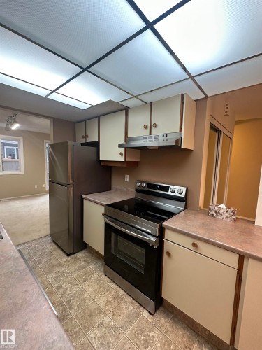 8 3221 119 Street, Edmonton, AB - Indoor Photo Showing Kitchen