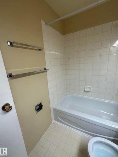 8 3221 119 Street, Edmonton, AB - Indoor Photo Showing Bathroom