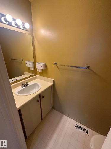 8 3221 119 Street, Edmonton, AB - Indoor Photo Showing Bathroom