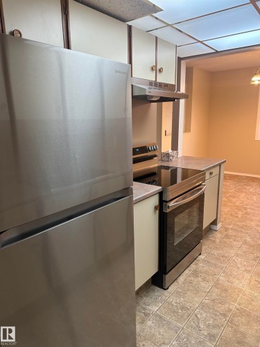 8 3221 119 Street, Edmonton, AB - Indoor Photo Showing Kitchen