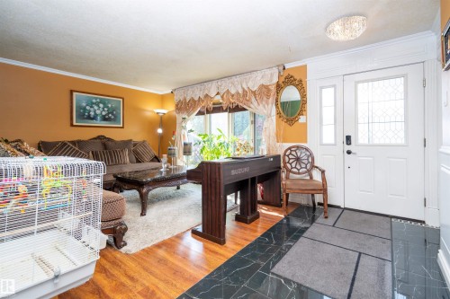 8721 152 Street Nw, Edmonton, AB - Indoor