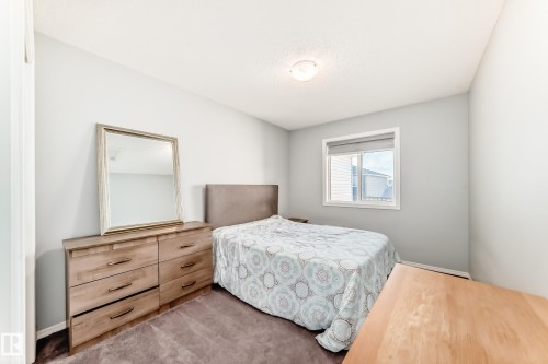 1002 Stillwater Boulevard, Edmonton, AB - Indoor Photo Showing Bedroom