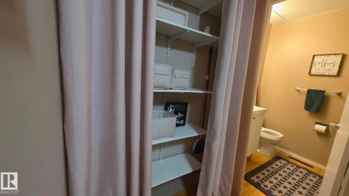 117 Londonderry Square, Edmonton, AB - Indoor Photo Showing Bathroom