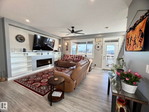 118 16903 68 Street, Edmonton, AB - Indoor Photo Showing Living Room