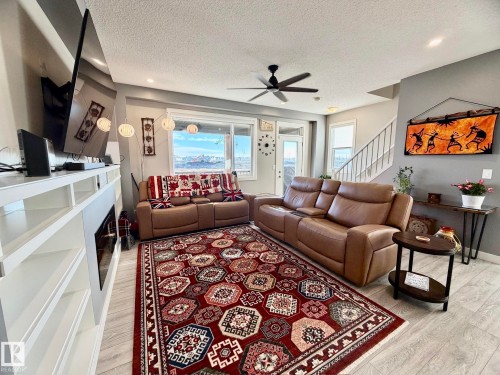 118 16903 68 Street, Edmonton, AB - Indoor Photo Showing Living Room