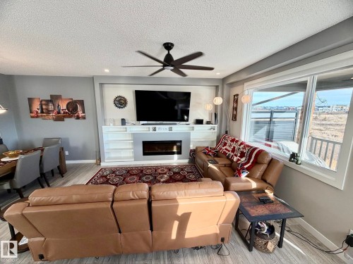 118 16903 68 Street, Edmonton, AB - Indoor Photo Showing Living Room With Fireplace