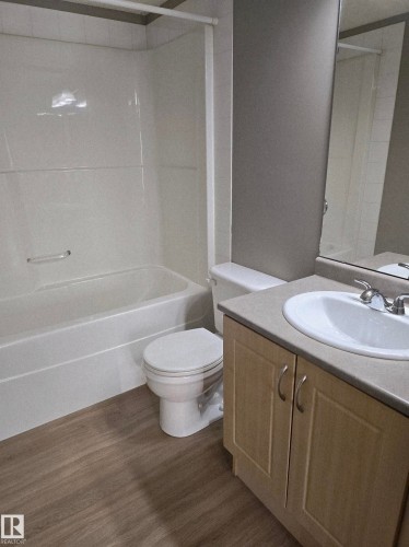 211 11441 Ellerslie Road, Edmonton, AB - Indoor Photo Showing Bathroom
