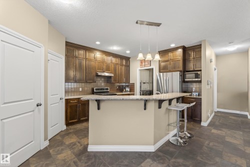 21917 95A Avenue, Edmonton, AB - Indoor Photo Showing Kitchen With Upgraded Kitchen