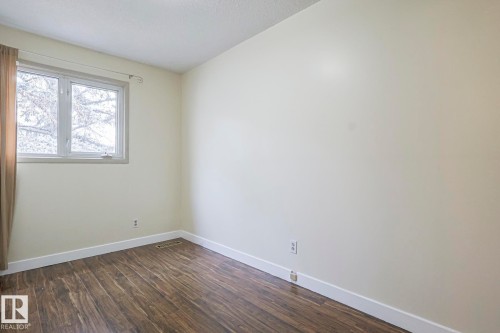 Spare room with dark wood-style floors and baseboards - 51 Belmead Gardens, Edmonton, AB - Indoor Photo Showing Other Room
