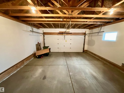 1248 Ormsby Lane, Edmonton, AB - Indoor Photo Showing Garage