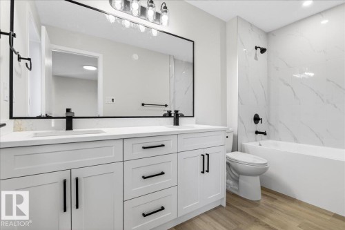 10506 162 Street, Edmonton, AB - Indoor Photo Showing Bathroom