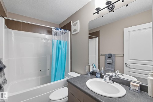 8039 18 Avenue, Edmonton, AB - Indoor Photo Showing Bathroom