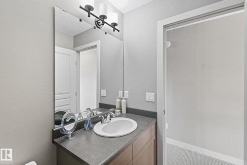 8039 18 Avenue, Edmonton, AB - Indoor Photo Showing Bathroom