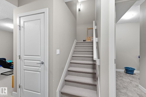 8039 18 Avenue, Edmonton, AB - Indoor Photo Showing Other Room