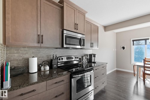 8039 18 Avenue, Edmonton, AB - Indoor Photo Showing Kitchen With Upgraded Kitchen