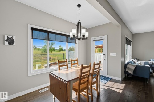 8039 18 Avenue, Edmonton, AB - Indoor Photo Showing Dining Room