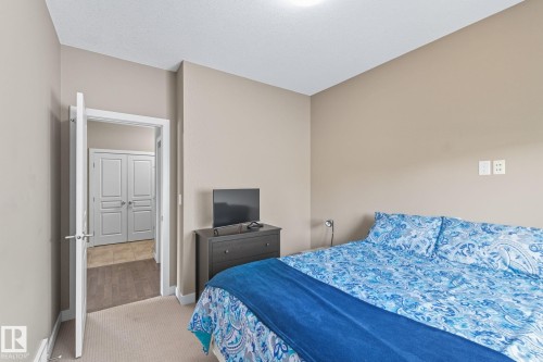 8039 18 Avenue, Edmonton, AB - Indoor Photo Showing Bedroom