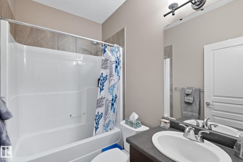 8039 18 Avenue, Edmonton, AB - Indoor Photo Showing Bathroom