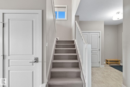 8039 18 Avenue, Edmonton, AB - Indoor Photo Showing Other Room