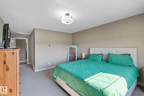 8039 18 Avenue, Edmonton, AB - Indoor Photo Showing Bedroom