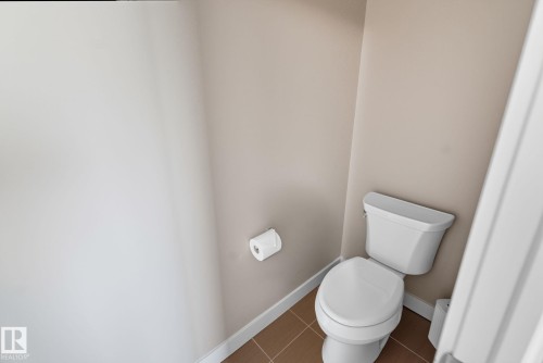 8039 18 Avenue, Edmonton, AB - Indoor Photo Showing Bathroom